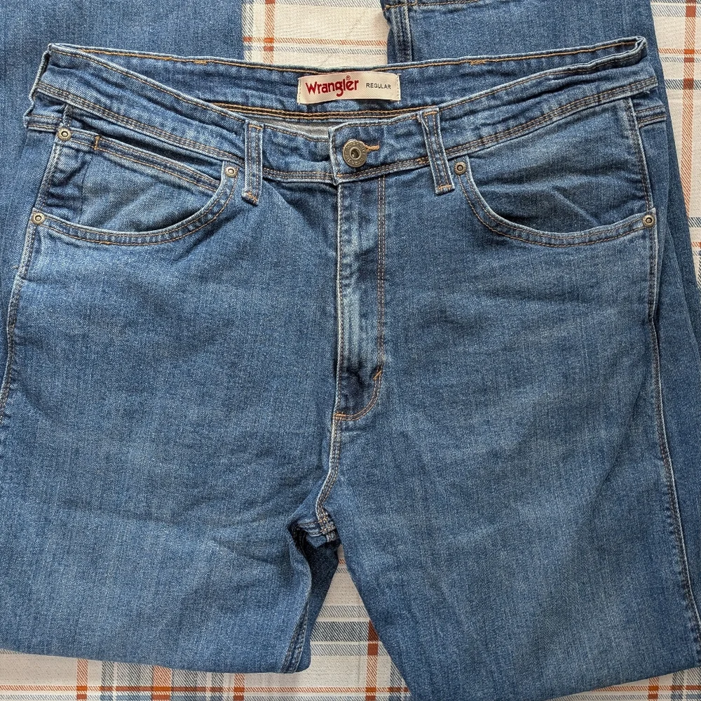 Wrangler Men's Relaxed Fit Blue Jeans Sz 36 x 30 Regular Fit - Picture 3 of 9